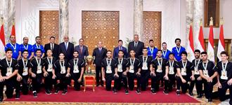 Egyptian heroes return to ecstatic fans and a Presidential medal